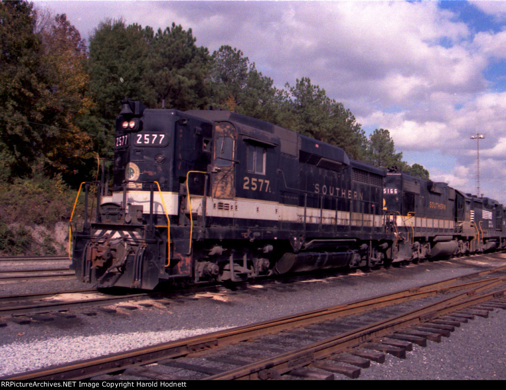 SOU 2577 and others at the fuel racks